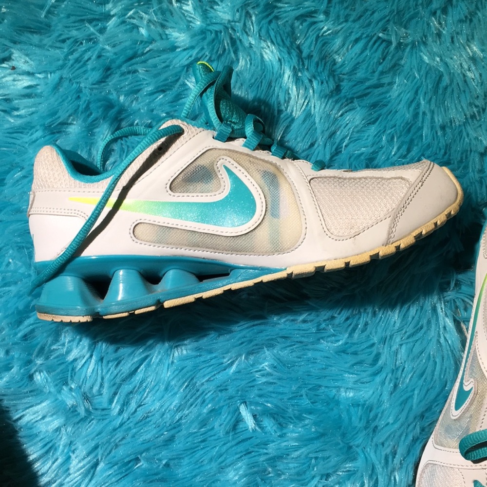 NIKE Sneakers